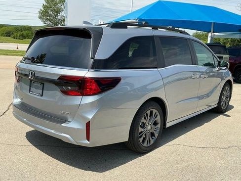 New 2026 Honda Odyssey Touring image 3