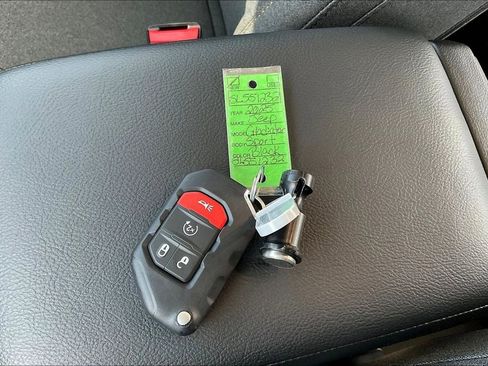 New 2025 Jeep Gladiator Sport image 22