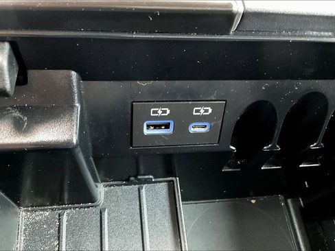 Used 2024 Toyota Tundra Limited AWD/4WD image 18
