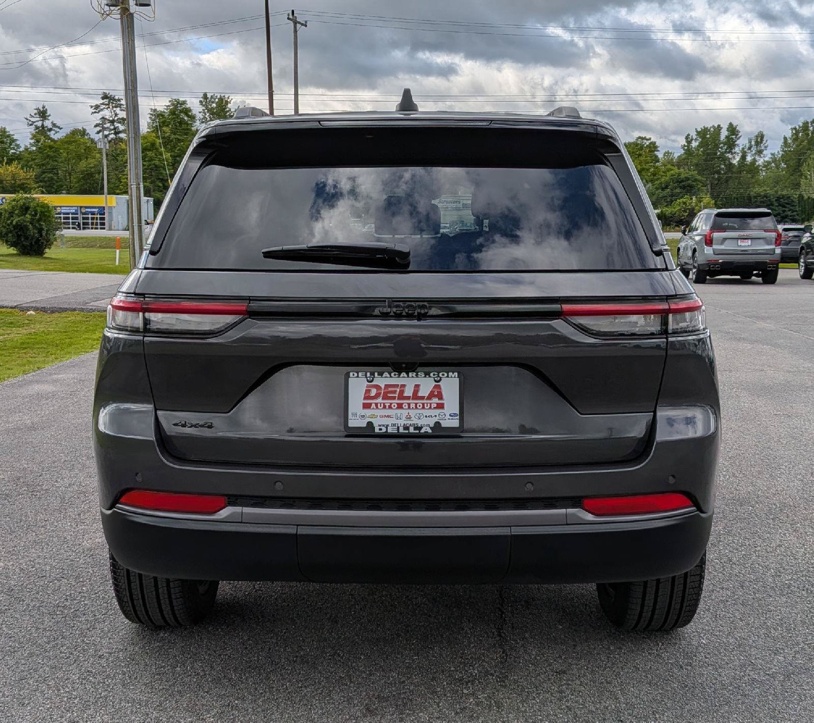 Used 2026 Jeep Grand Cherokee Limited w/ Limited Altitude Package AWD/4WD image 9