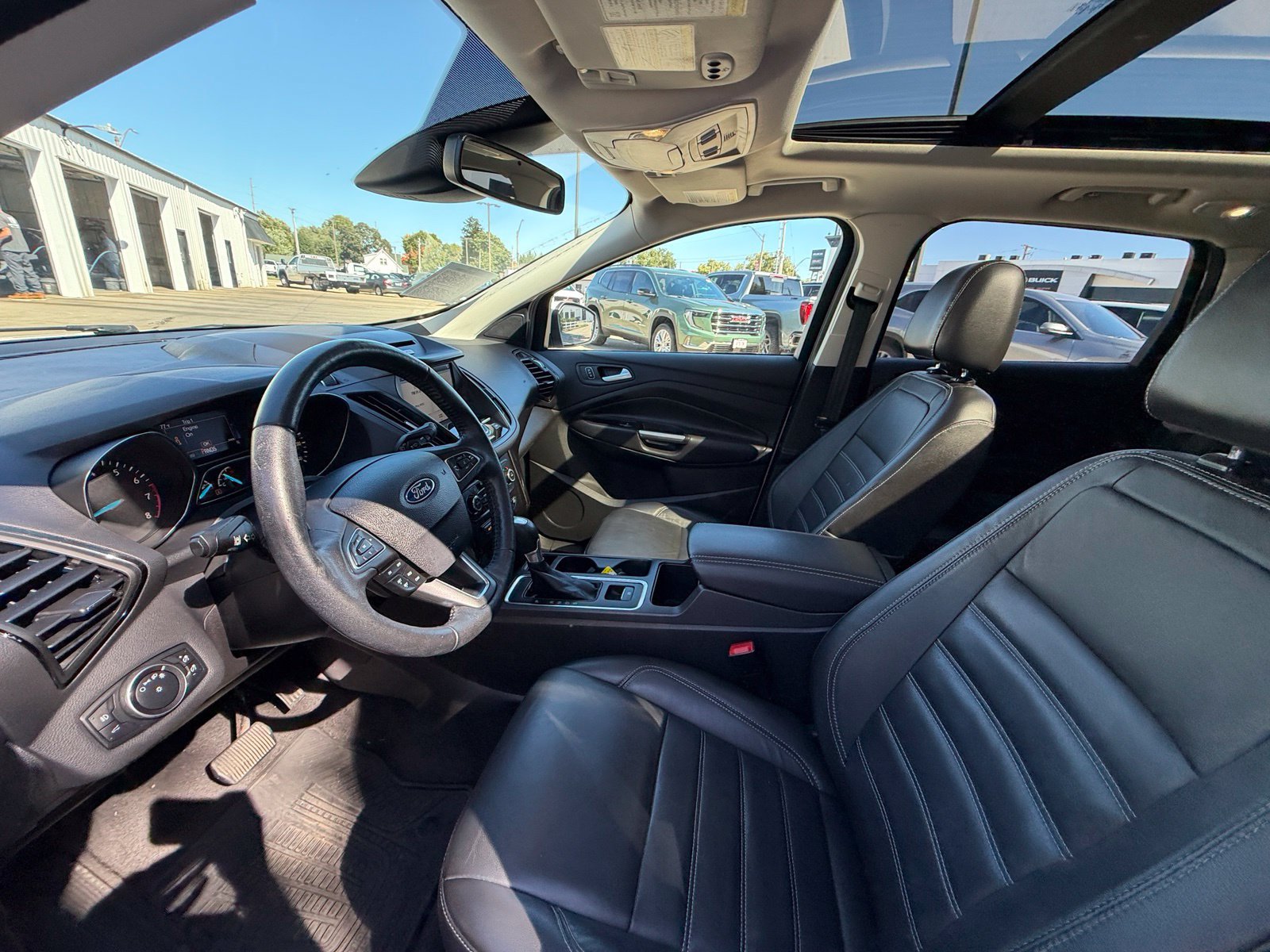Used 2017 Ford Escape Titanium w/ Equipment Group 301A FWD image 4
