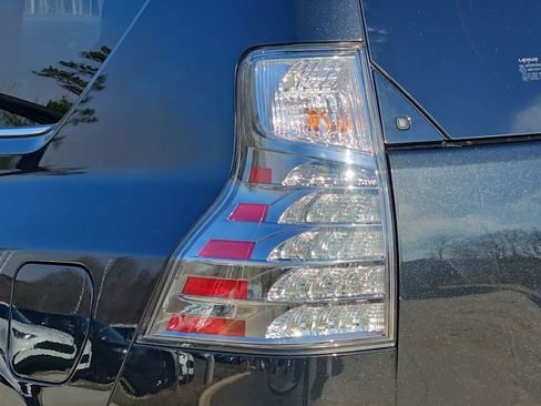 Used 2023 Lexus GX 460 Premium w/ Premium Package AWD/4WD image 21