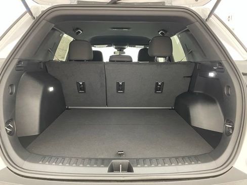 New 2026 Chevrolet Equinox LT AWD/4WD image 11