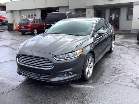 Used 2016 Ford Fusion SE FWD image 18