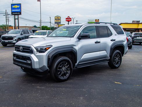 Used 2025 Toyota 4Runner SR5 AWD/4WD image 3