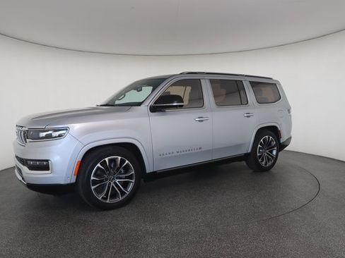 Used 2023 Jeep Grand Wagoneer Series III image 3