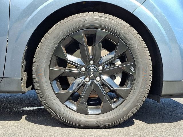 Used 2023 Kia Carnival SX FWD image 8