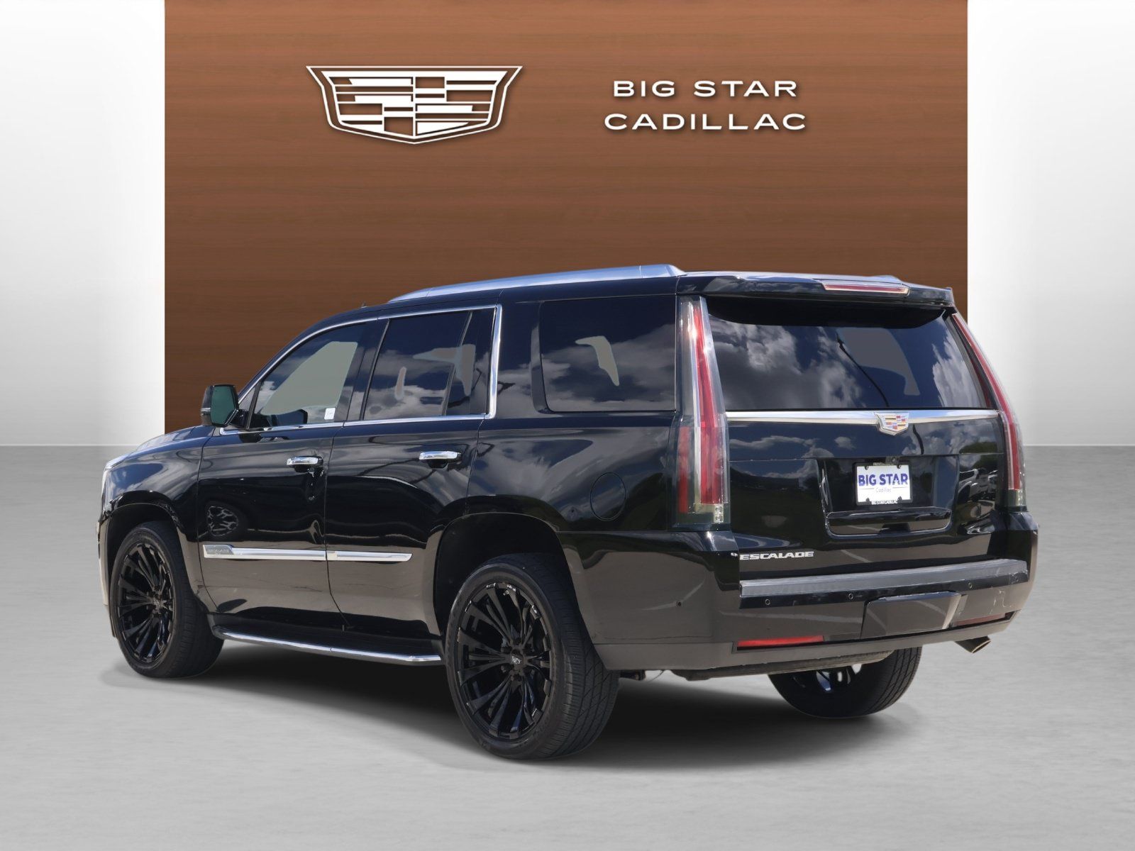 Used 2017 Cadillac Escalade Luxury RWD image 3