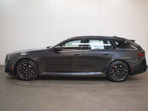 New 2026 BMW M5 Touring image 7