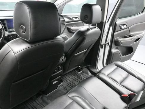 Used 2018 GMC Acadia SLT FWD image 24