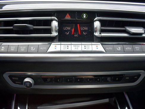 Used 2020 BMW X7 xDrive40i w/ M Sport Package AWD/4WD image 21