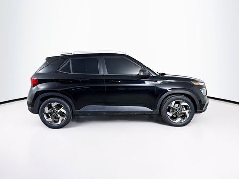 Used 2022 Hyundai Venue SEL w/ Cargo Package FWD image 2