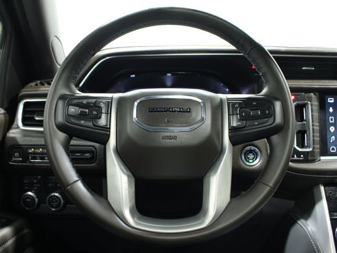Used 2023 GMC Yukon XL Denali AWD/4WD image 11