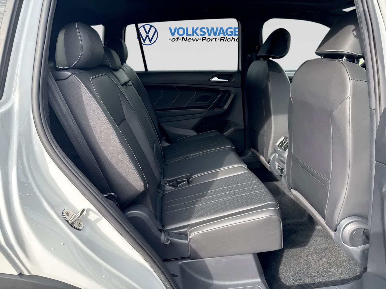 Used 2024 Volkswagen Tiguan SE R-Line FWD image 26