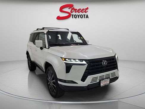 Used 2025 Lexus GX 550 w/ Accessory Package (2T) image 5