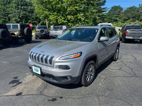 Used 2018 Jeep Cherokee Latitude Plus w/ Comfort/Convenience Group AWD/4WD image 1
