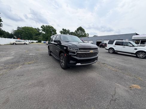 Used 2022 Chevrolet Suburban LT AWD/4WD image 8