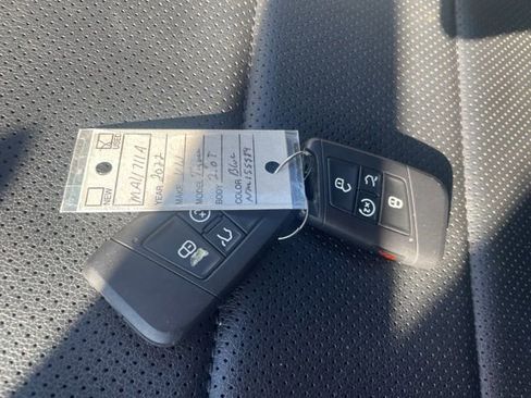 Used 2022 Volkswagen Tiguan SEL R-Line image 33