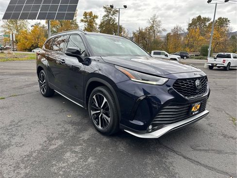 Used 2021 Toyota Highlander XSE image 3