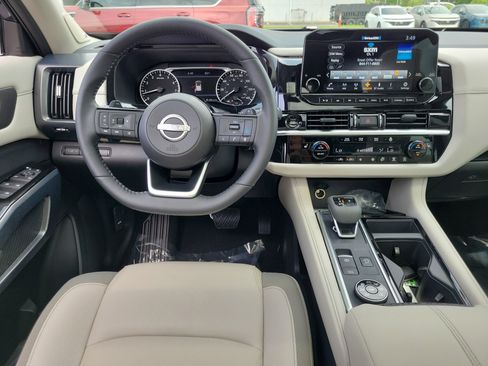 Used 2025 Nissan Pathfinder SL w/ SL Premium Package image 10