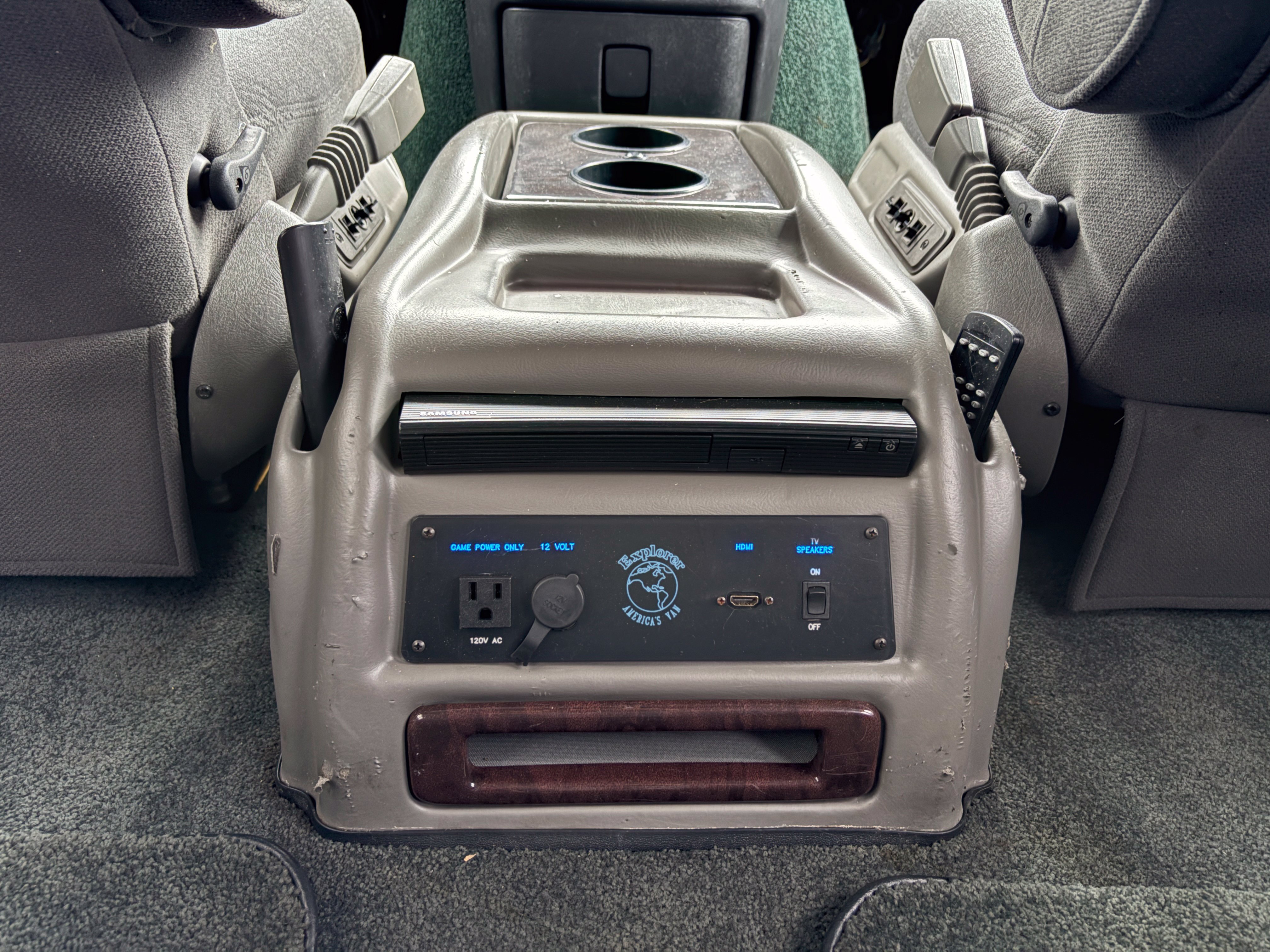 Used 2019 Chevrolet Express 2500 w/ Enhanced Convenience Package RWD image 40