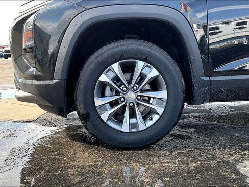 Used 2026 Chevrolet Equinox LT FWD image 2