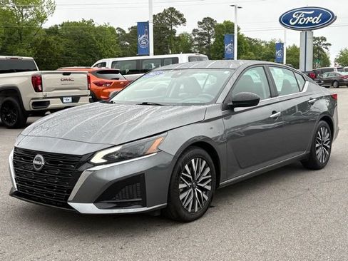 Used 2025 Nissan Altima 2.5 SV FWD image 1