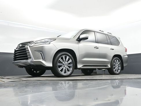 Used 2017 Lexus LX 570 4WD image 42