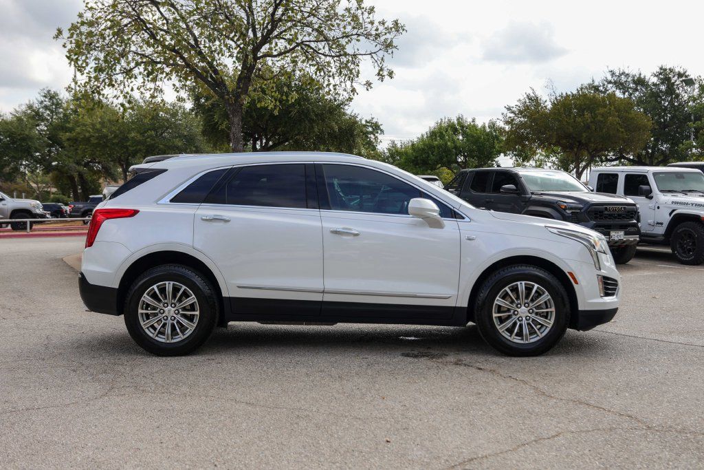 Used 2018 Cadillac XT5 Luxury w/ Driver Awareness Package FWD image 5