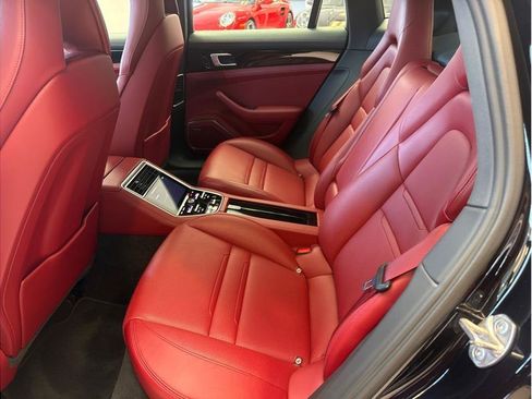 Used 2021 Porsche Panamera image 28