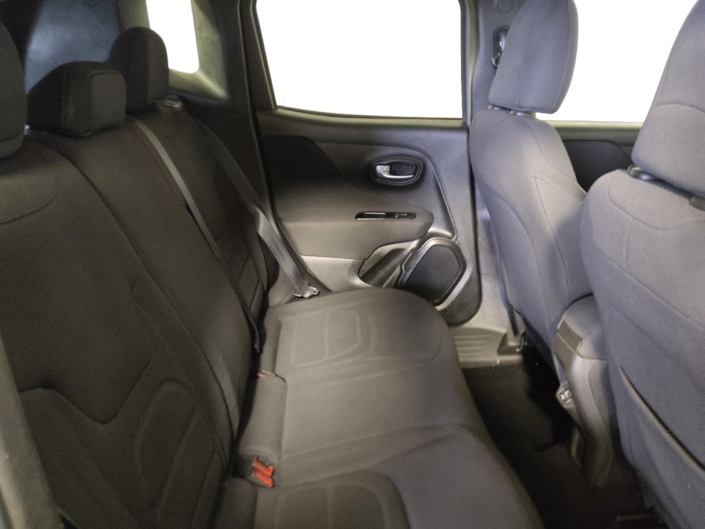 Used 2021 Jeep Renegade Latitude FWD image 19