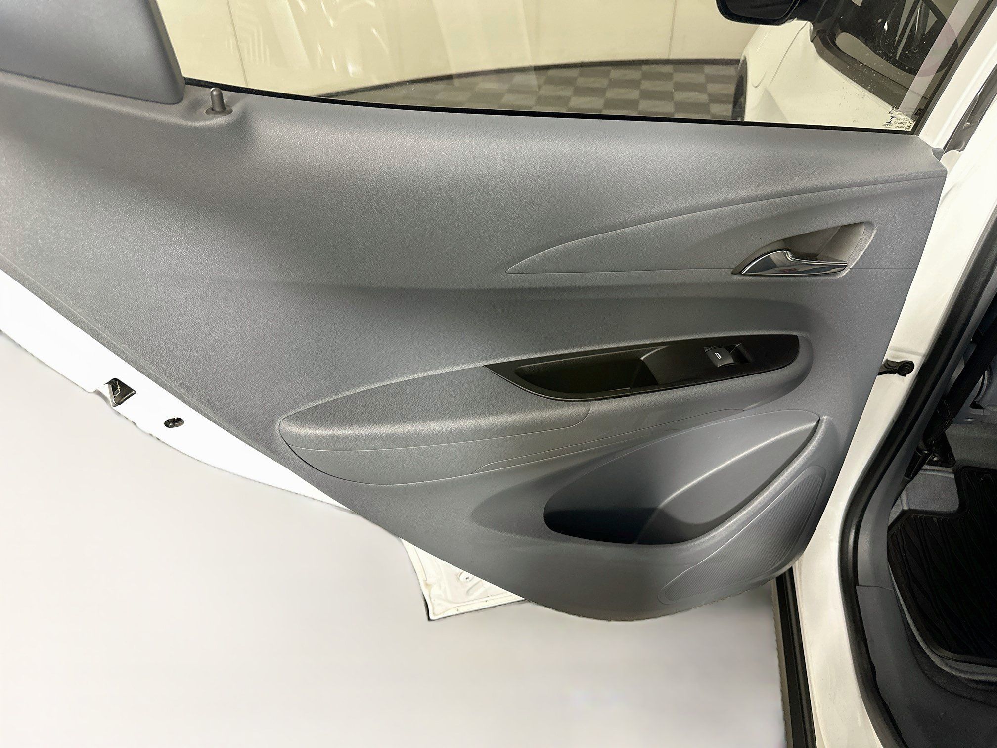 Used 2020 Chevrolet Bolt LT FWD image 24