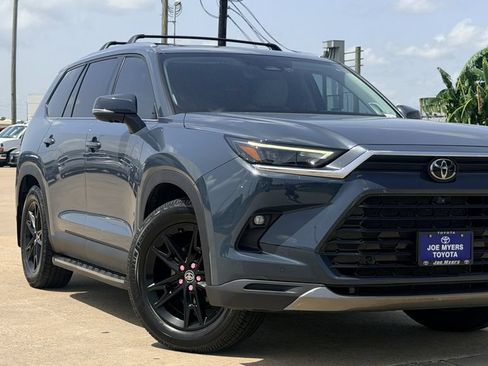 Used 2025 Toyota Grand Highlander AWD image 2