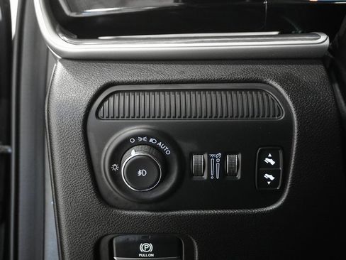 Used 2022 Jeep Wagoneer Series III w/ Premium Group I image 23