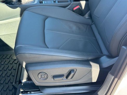New 2025 Audi Q3 2.0T Premium image 17