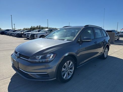 Used 2019 Volkswagen Golf S image 7