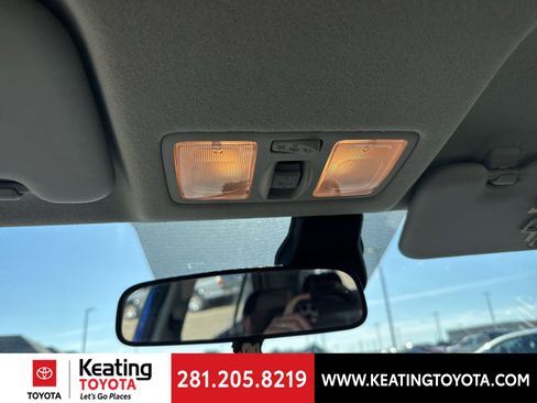 Used 2023 Hyundai Venue SEL image 20