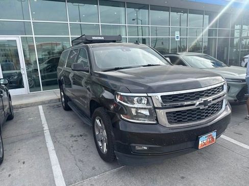 Used 2018 Chevrolet Suburban LT w/ Luxury Package image 4
