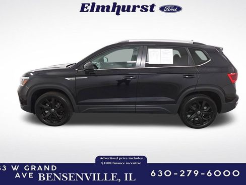 Used 2024 Volkswagen Taos SE image 2