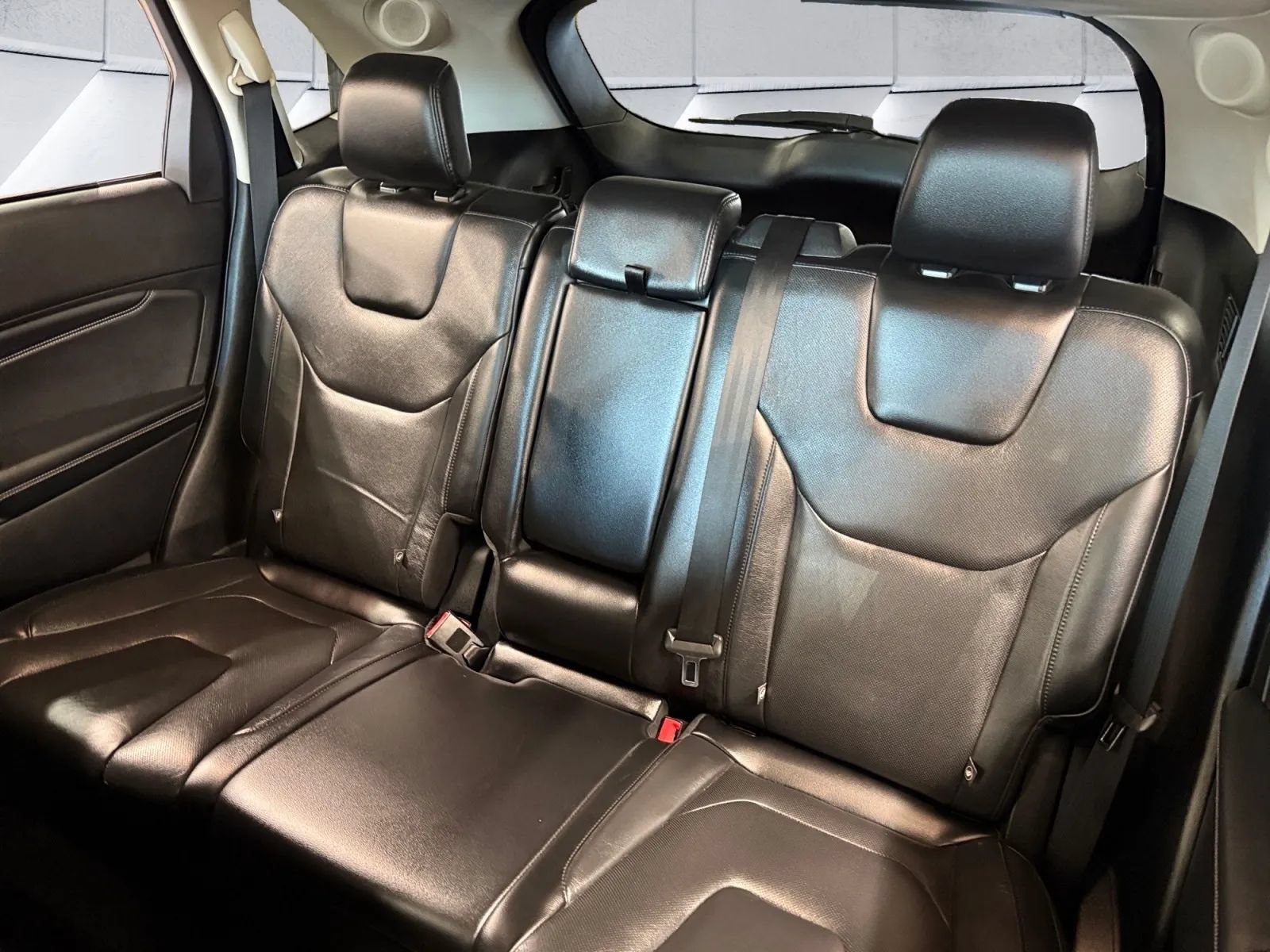 Used 2019 Ford Edge Titanium w/ Equipment Group 301A AWD/4WD image 19