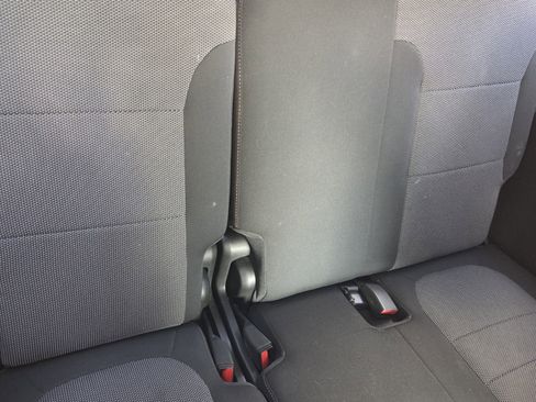 Used 2020 Chevrolet Traverse LT image 12