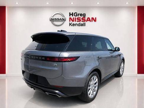 Used 2023 Land Rover Range Rover Sport SE AWD/4WD image 4
