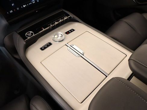 New 2025 Lincoln Navigator Reserve w/ Jet Appearance Package image 8