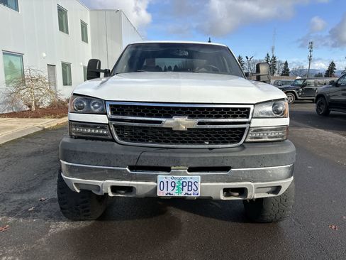 Used 2007 Chevrolet Silverado 2500 LT w/ Heavy-Duty Power Package image 8
