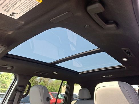 New 2025 GMC Acadia Elevation w/ Elevation Premium Package image 8