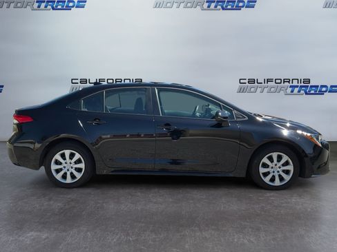 Used 2025 Toyota Corolla LE FWD image 4