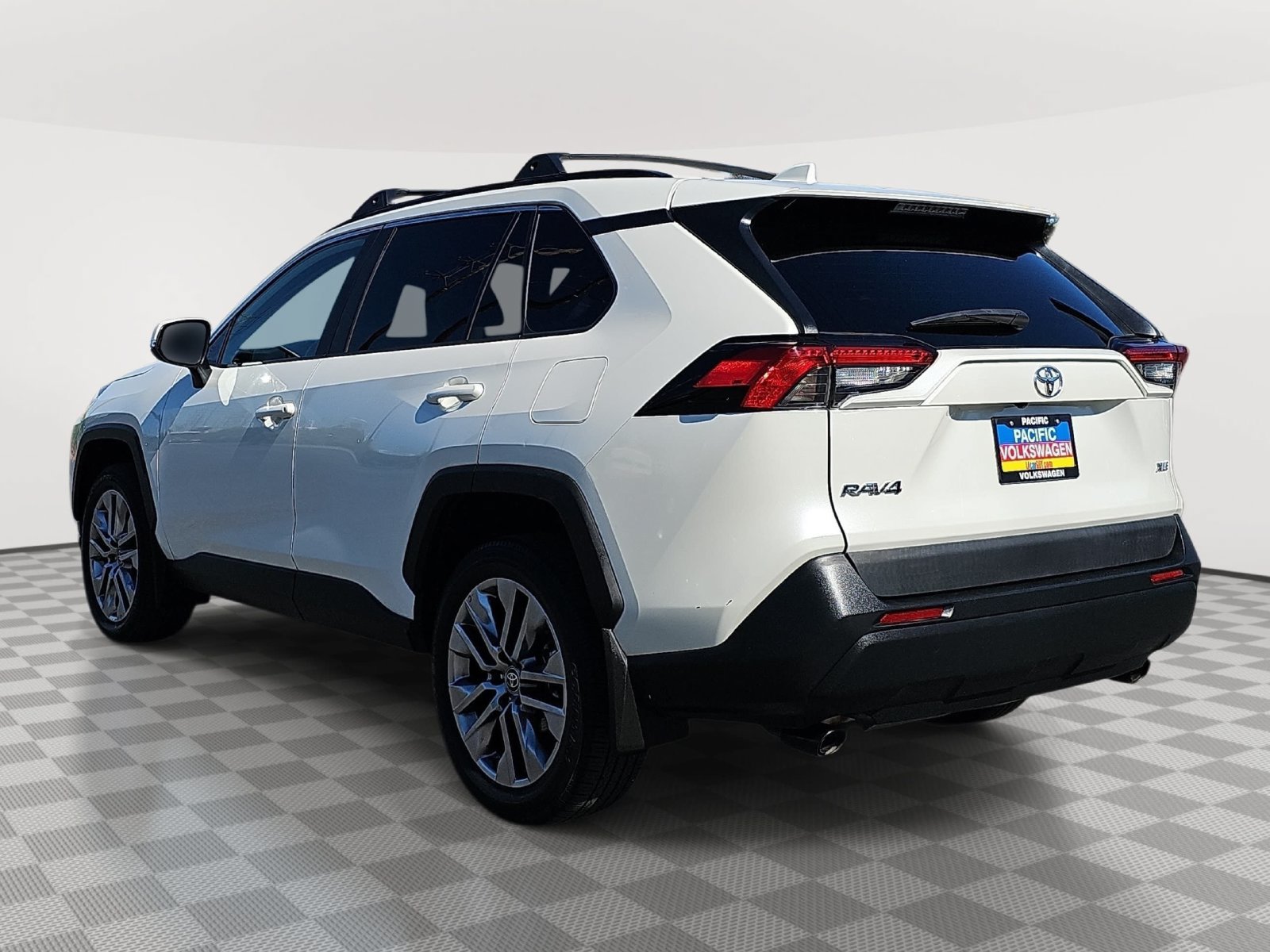 Used 2022 Toyota RAV4 XLE Premium FWD image 7