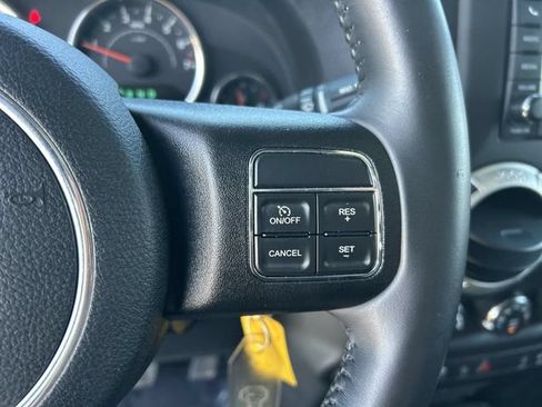Used 2018 Jeep Wrangler Unlimited Rubicon w/ Connectivity Group AWD/4WD image 23