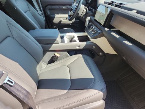 New 2025 Land Rover Defender 110 S image 3