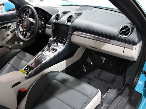 Used 2018 Porsche 718 Cayman Base image 18
